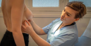 Augmentation mammaire à Paris - Dr Camille Ozil